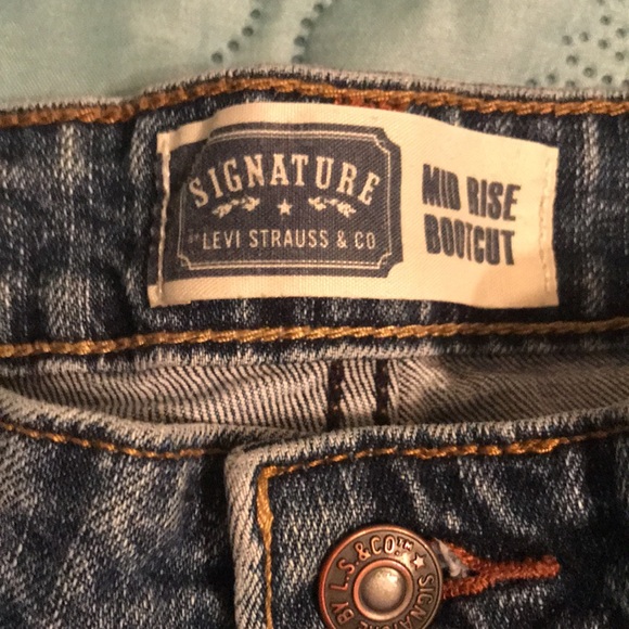 ❤️ (29)Ladies in Levi’s, size 10 short. Jeans are in excellent condition. - Picture 3 of 9